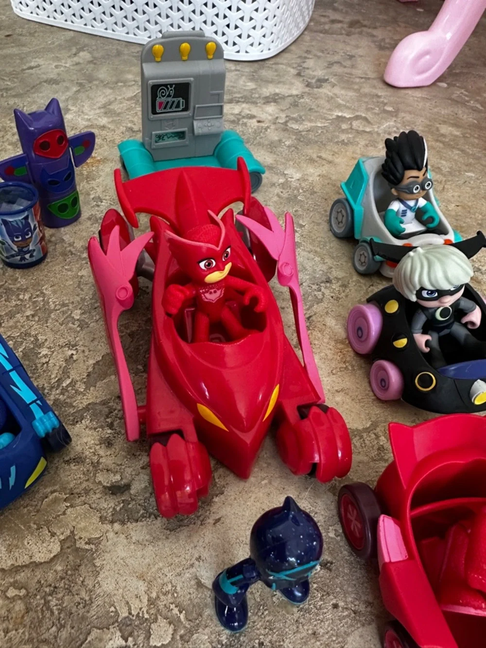 PJ Masks Romeo’s Lab and Vehicle Playset with Action Figures - Teal & Green
